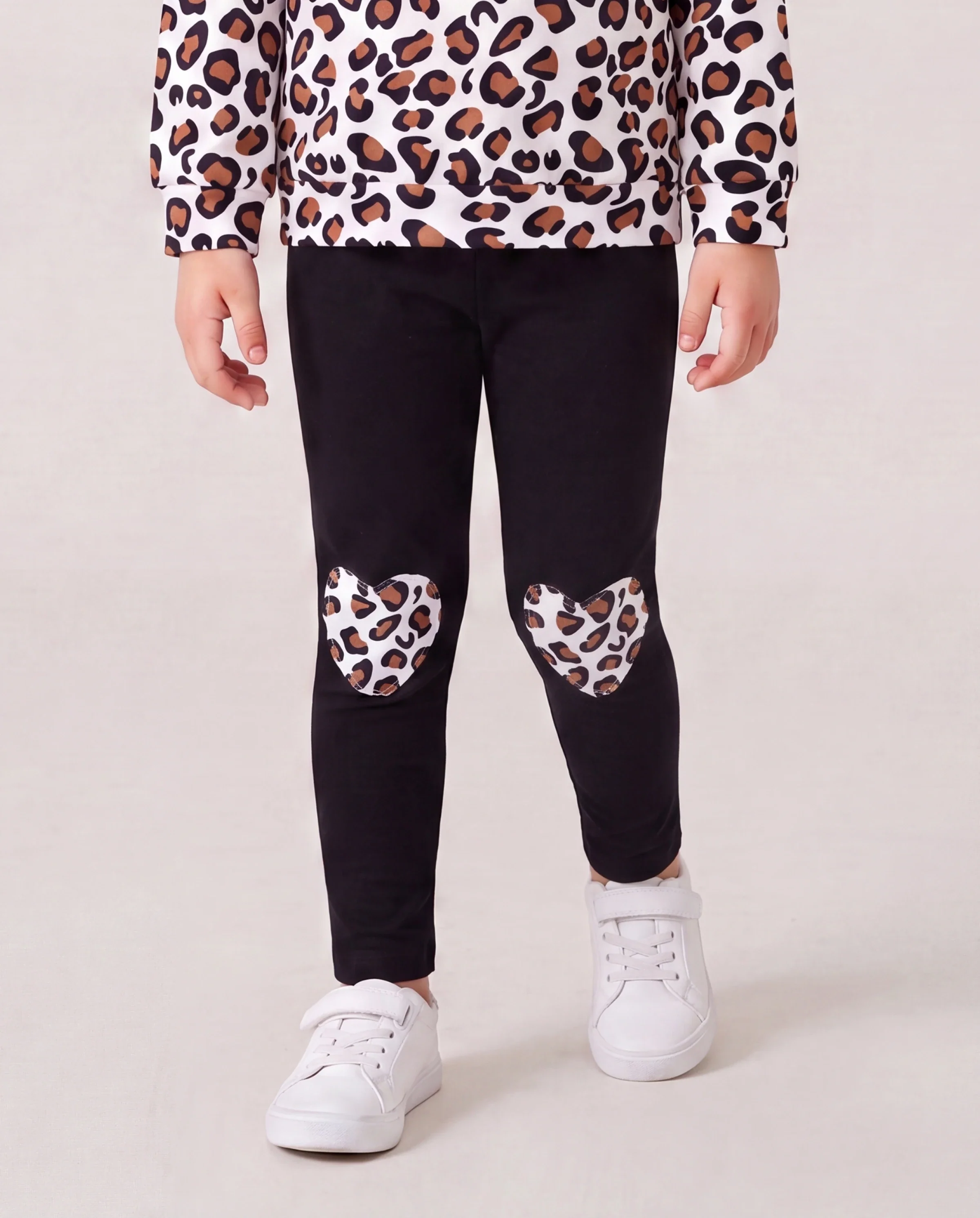 2-piece Toddler Girl Leopard Print Flutter Long-sleeve Top and Heart Pattern Pants Set Black - Image 4