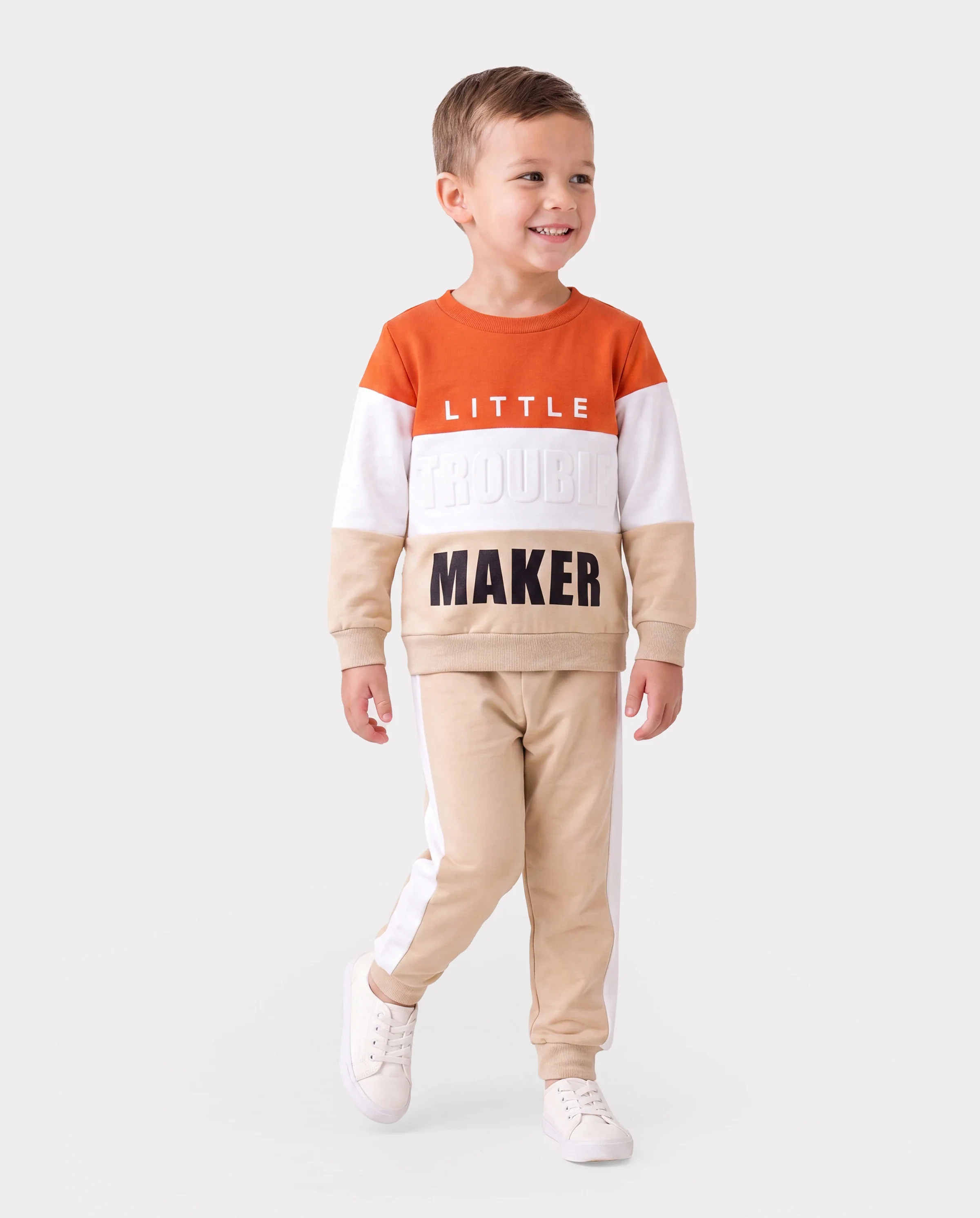 2pcs Toddler Boy Trendy Letter Print Colorblock Sweatshirt and Pants Set Apricot
