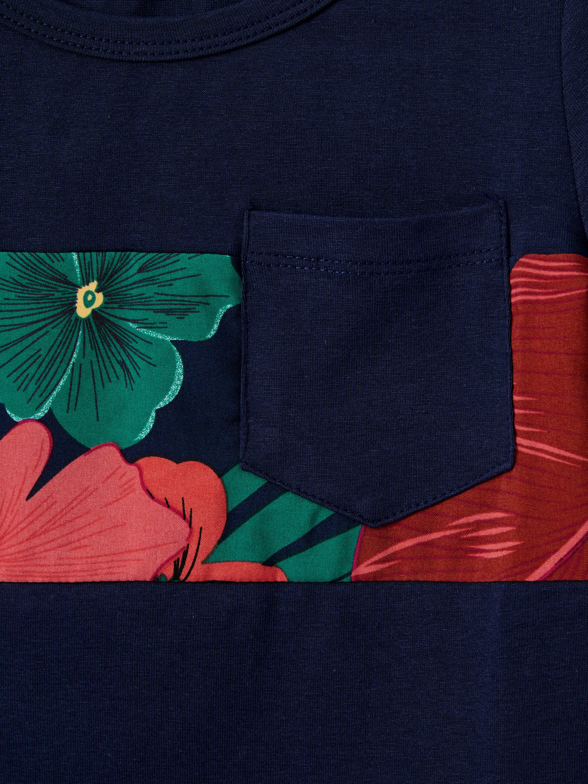 Daddy and Me Family Matching Sets Floral Panel Black tee and V-neck Strap Dress with Hidden Snap Deep Blue - Image 12