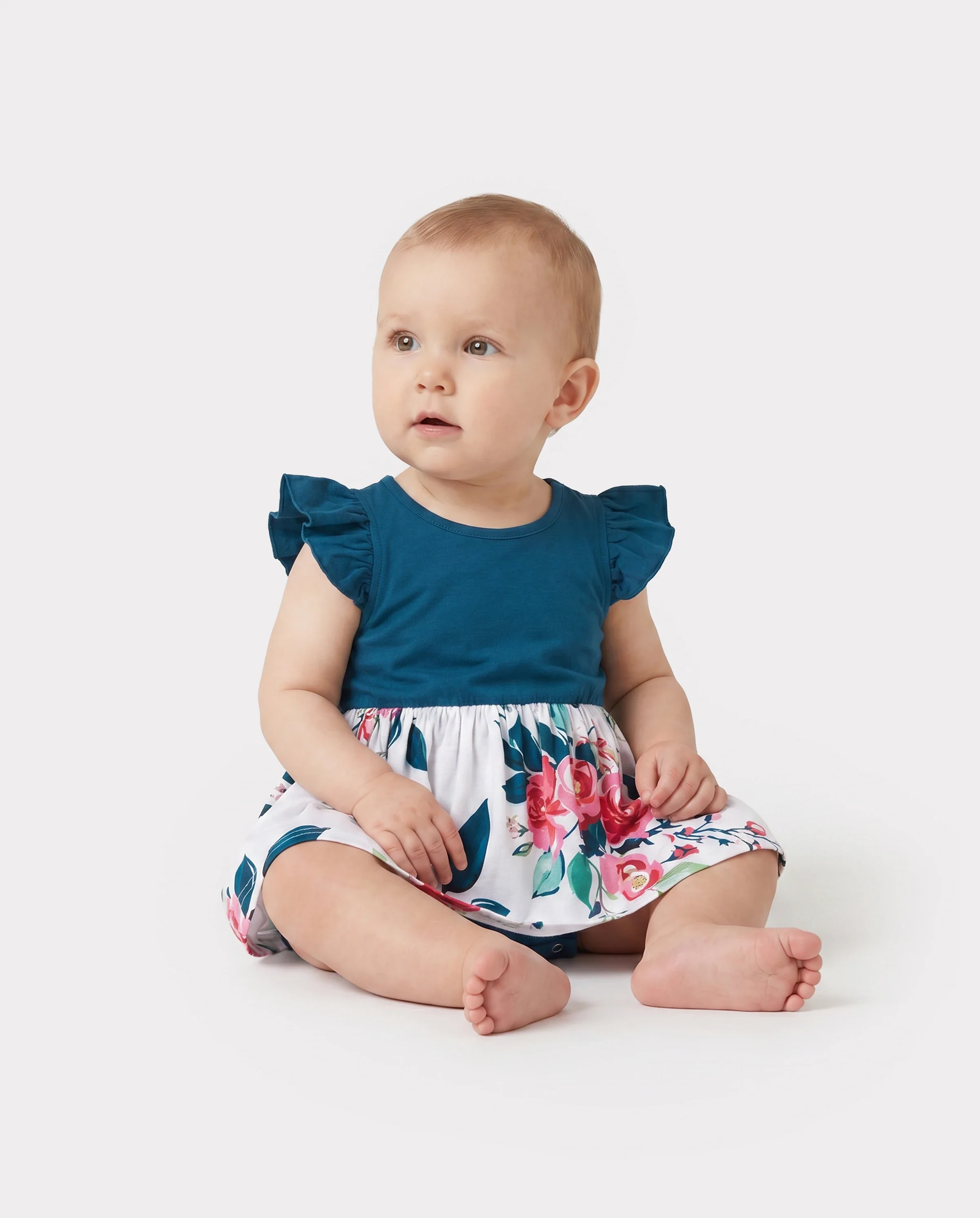 Family Matching Solid V Neck Flutter-sleeve Splicing Floral Print Dresses and Short-sleeve Colorblock T-shirts Sets Azure- - Image 4