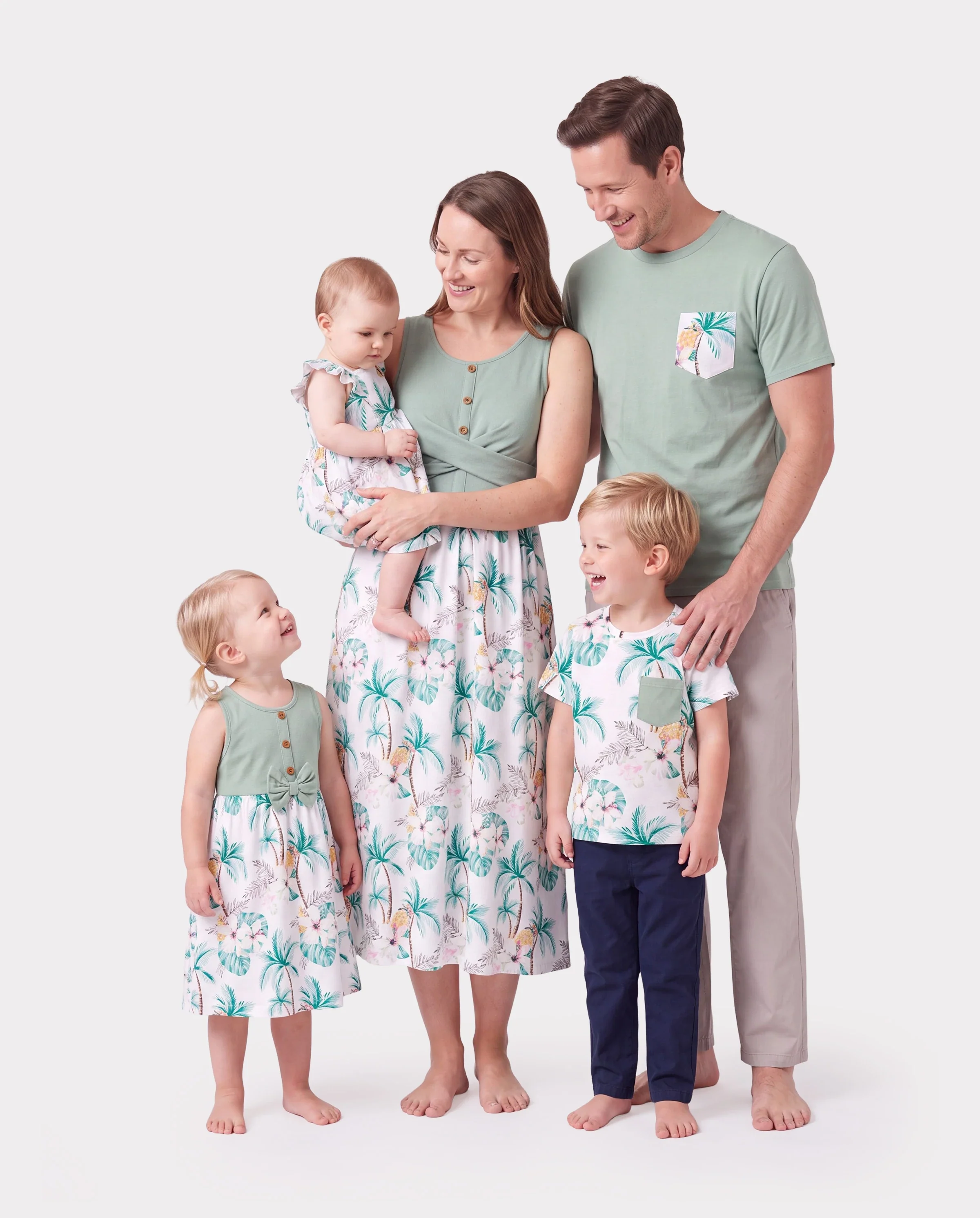 Family Matching Tropical Print Outfits Mommy & Me Tank Dress & Dad/Kids Cotton T-Shirt Set
 Green