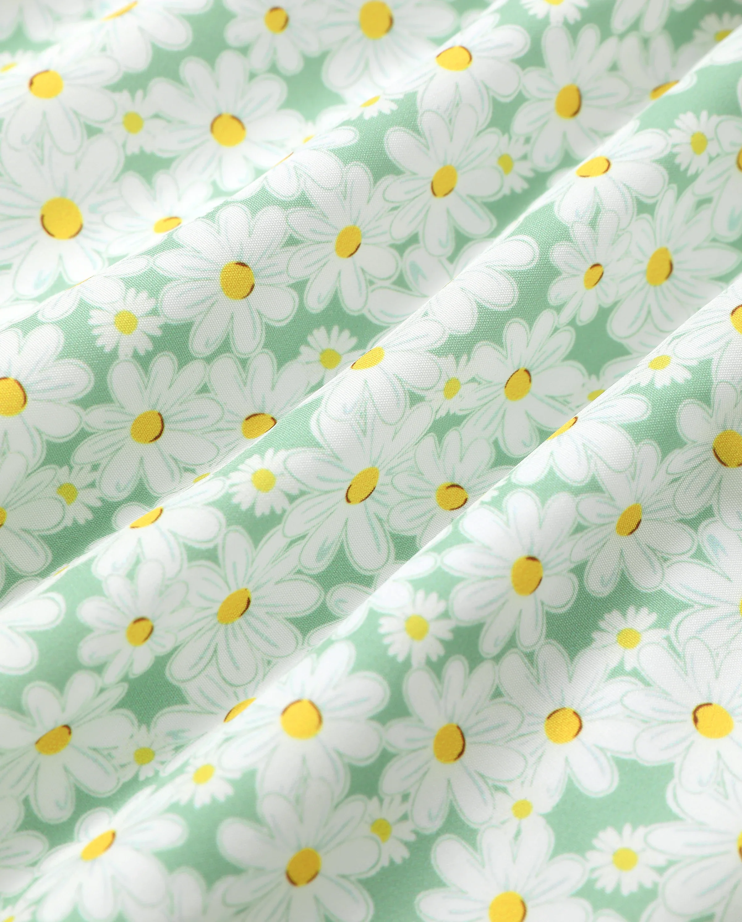 Mommy and Me Floral Dress with Flutter Sleeves Light Green Daisy Print Pale Green - Image 5