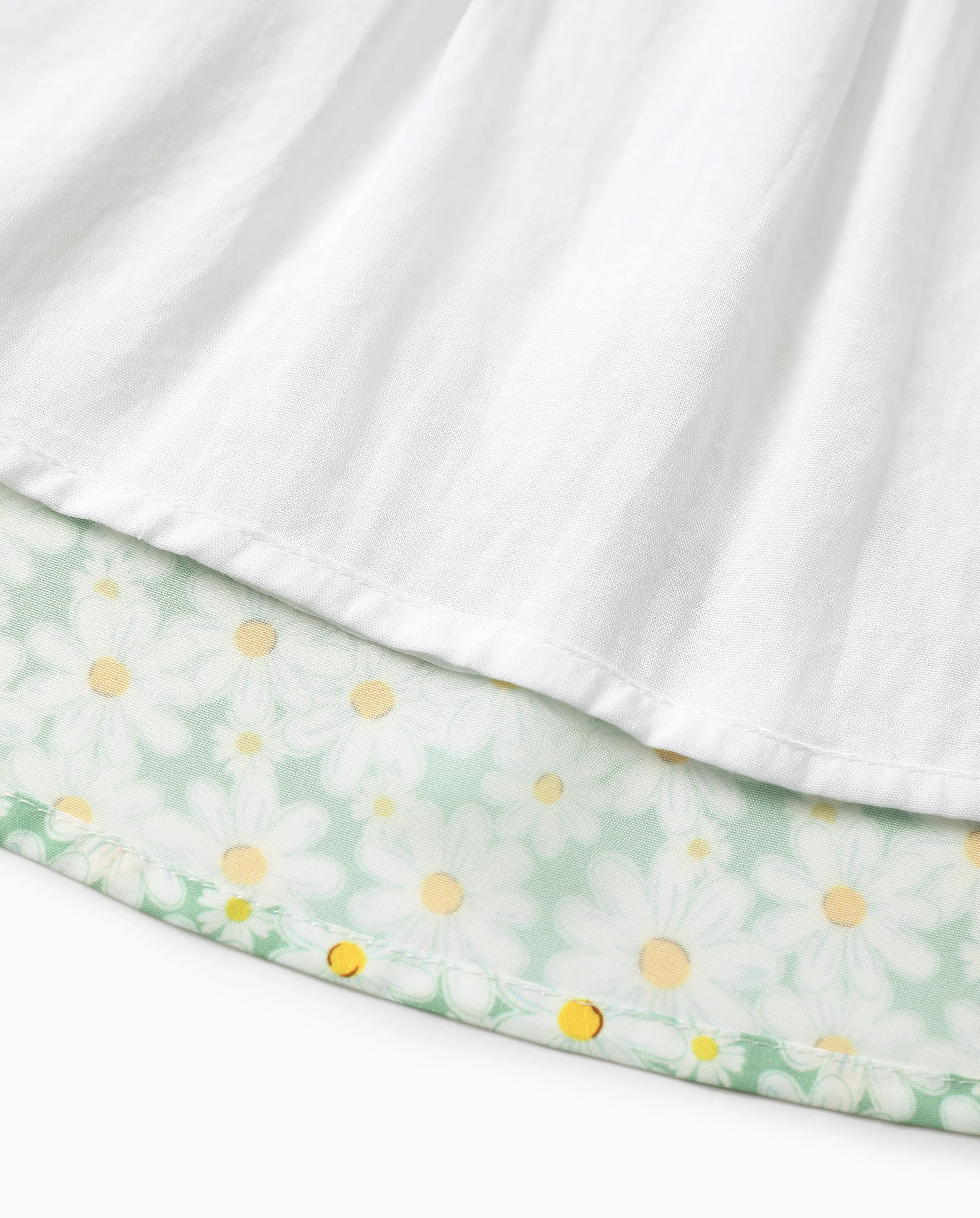 Mommy and Me Floral Dress with Flutter Sleeves Light Green Daisy Print Pale Green - Image 7