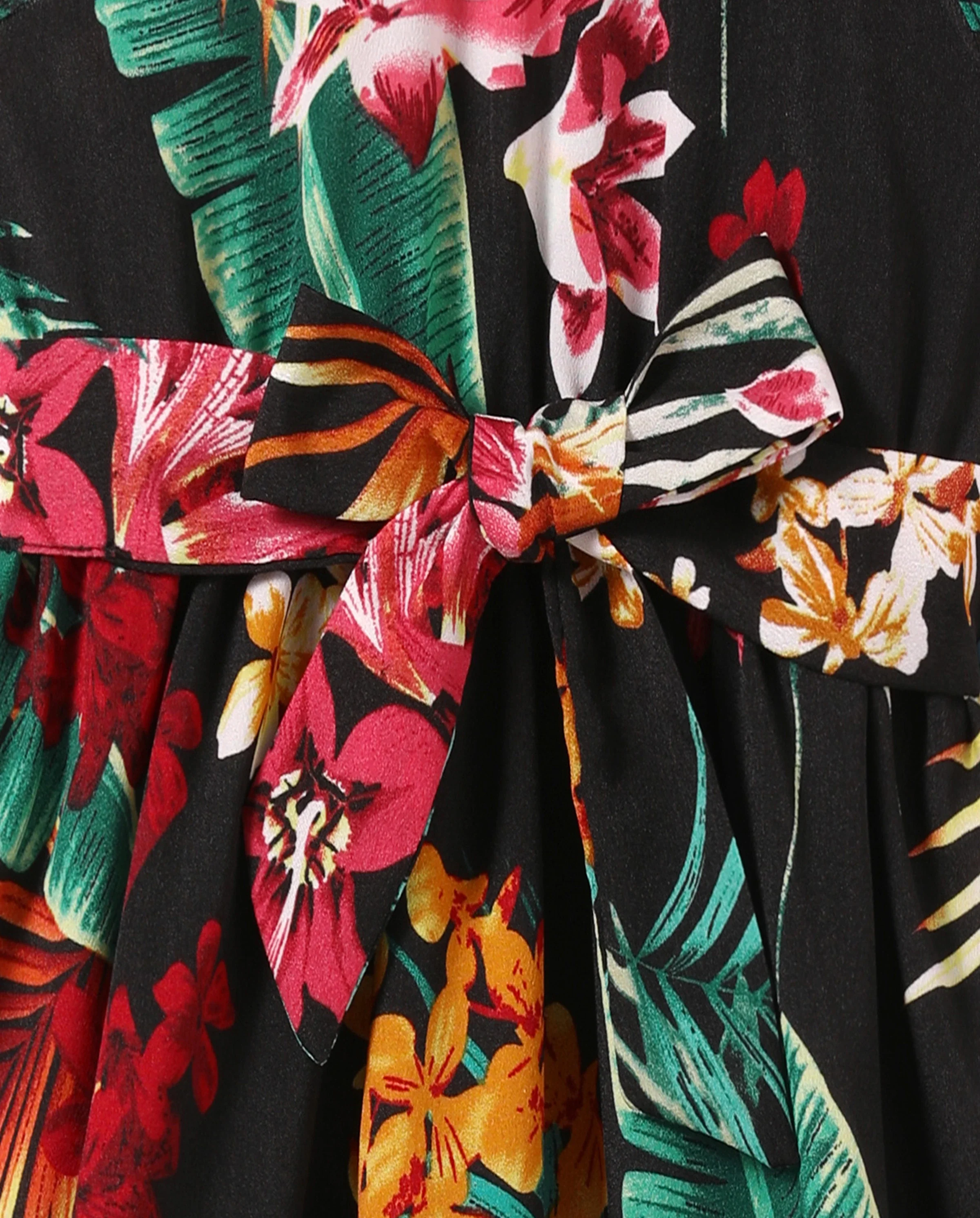 Mommy and Me Family Matching Allover Plant Floral Print Halterneck Dresses and Short-sleeve Shirts Sets Black - Image 7