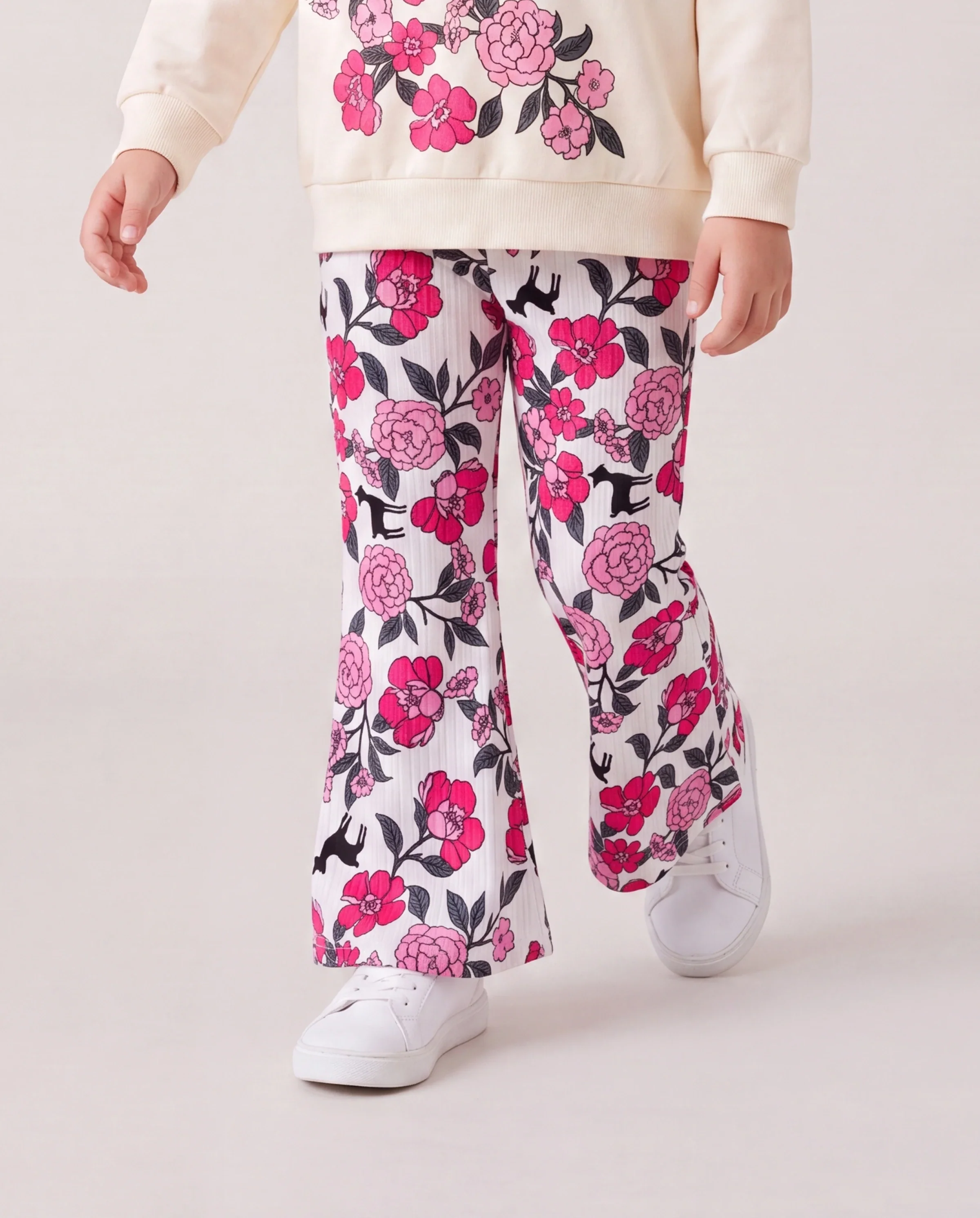 Toddler Girl 2pcs Dear Ruffled Sweatshirt and Floral Flared Pants Set Color block - Image 4
